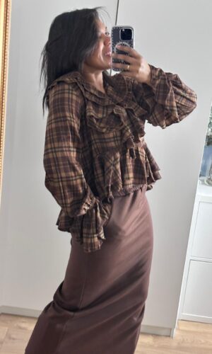 blusa volantina cuadros marrón